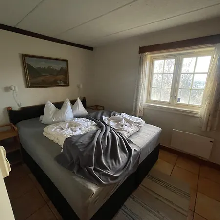 Large With Stunning Views! *