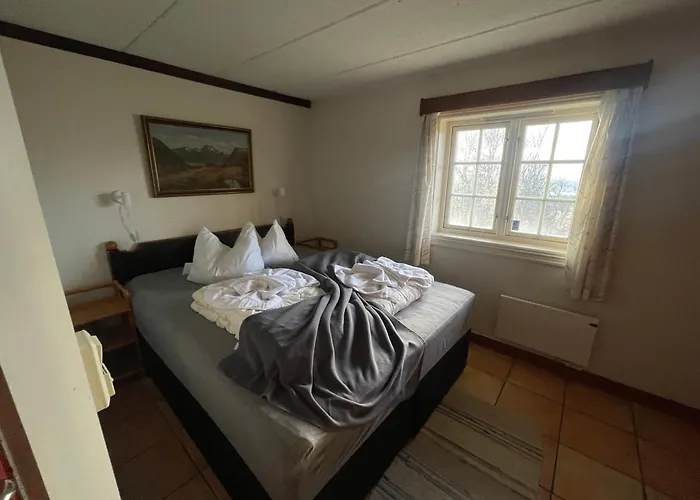 Large With Stunning Views! *